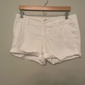 Cute white Jean shorts!! Size 8 🛍️